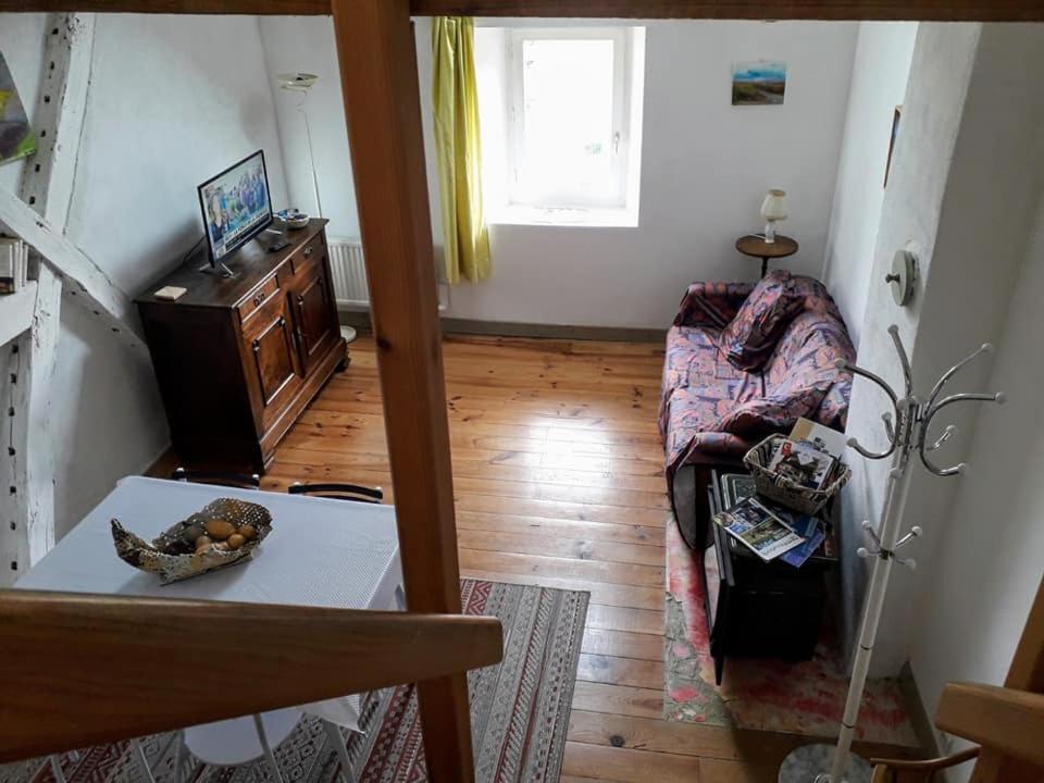 L'Atelier Du Chapeau Rouge Apartment Souvigny Bagian luar foto
