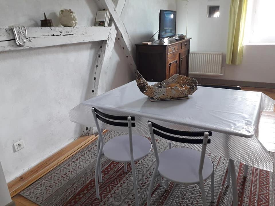 L'Atelier Du Chapeau Rouge Apartment Souvigny Bagian luar foto