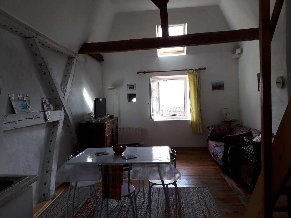 L'Atelier Du Chapeau Rouge Apartment Souvigny Bagian luar foto